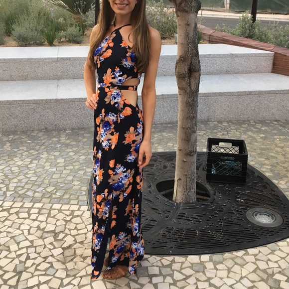 Glamorous Dresses & Skirts - Beachy/wedding dress